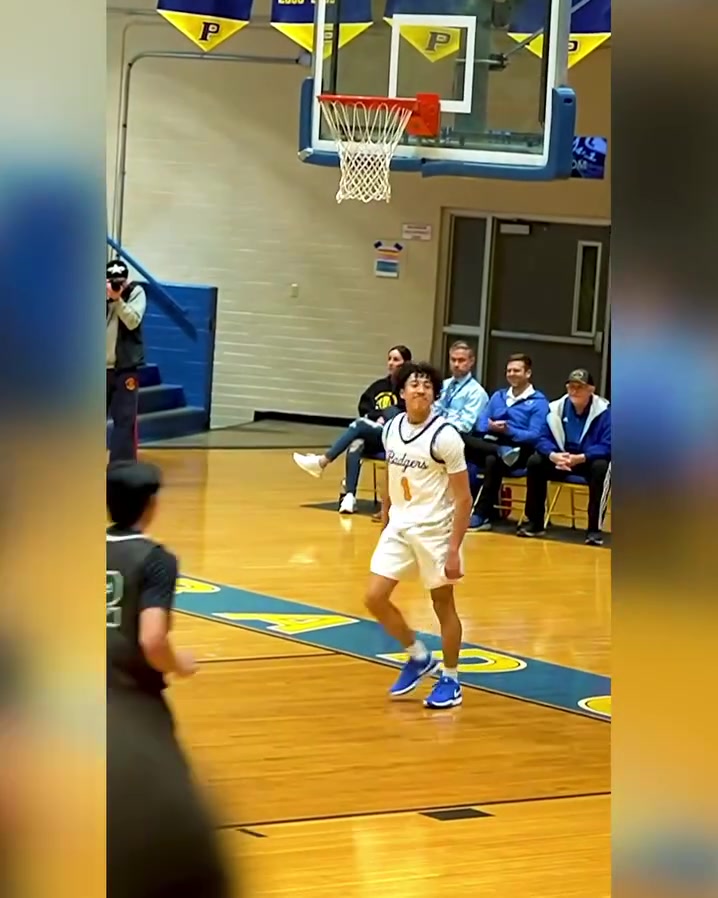 FIFA Club World Cup-💥加州大学178cm球员弹跳惊人 实战大风车+单臂360度燃爆全场！