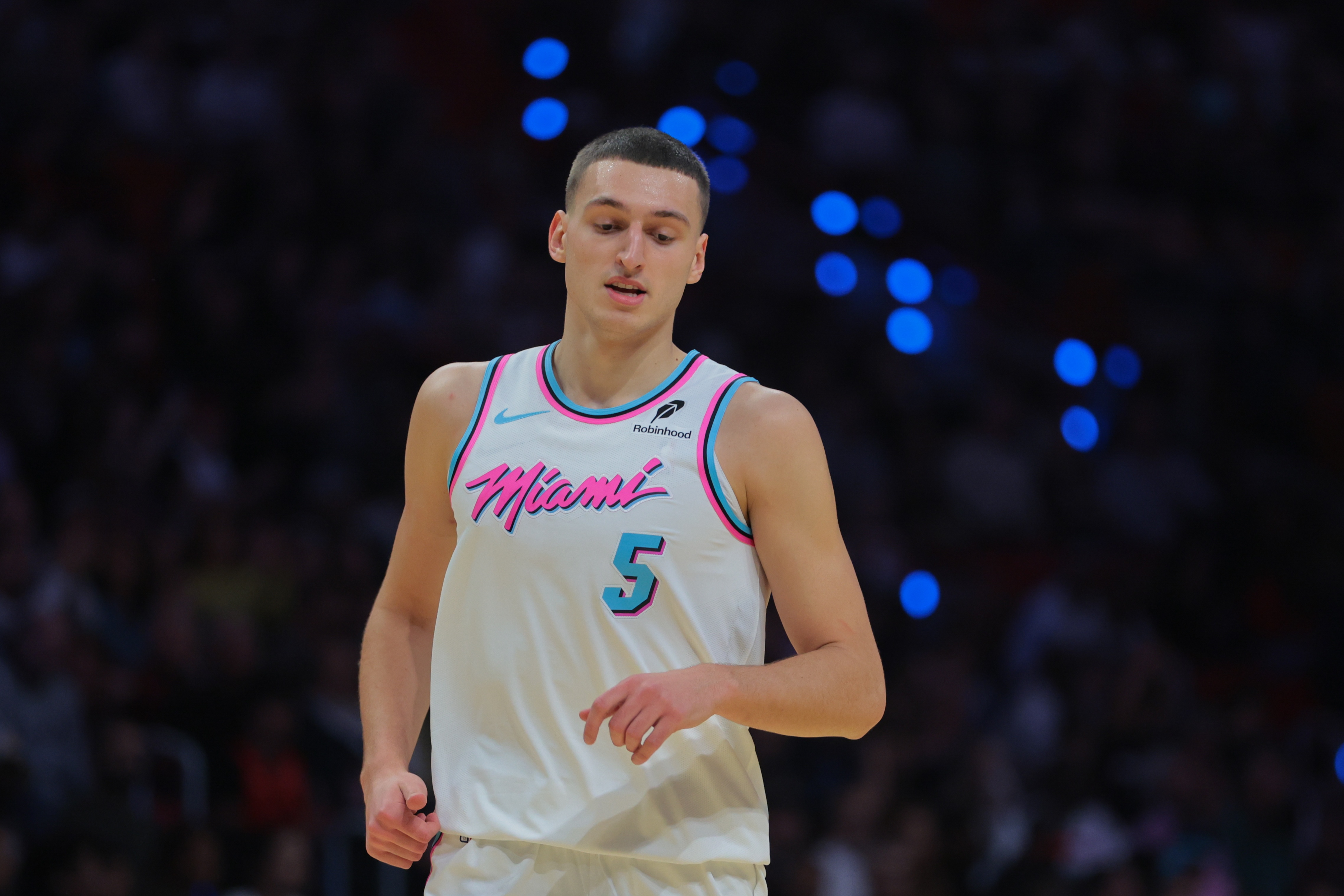 34名NBA球星乱斗欧锦赛🧐东皇小丑怪兽领衔 一队有5人 高塔林立