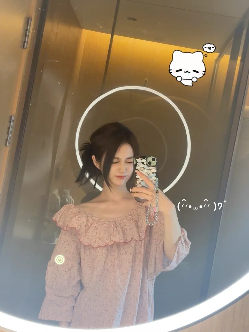 主持小悠晒照:落地西安啦,有没有好吃的油泼面推荐呀