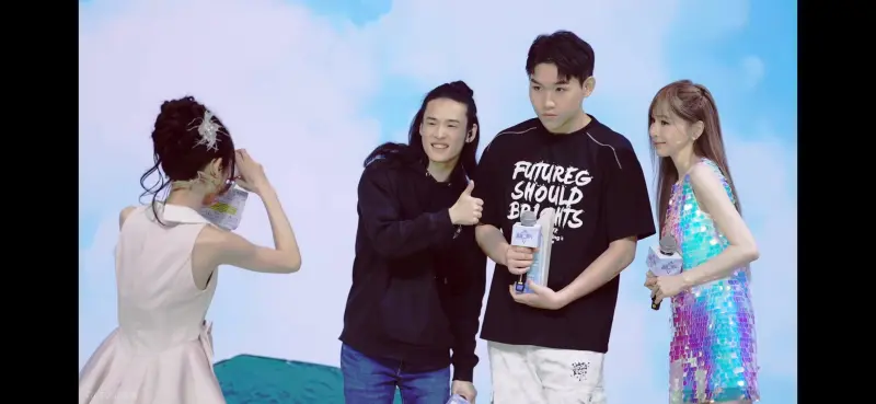 主持小悠晒照:落地西安啦,有没有好吃的油泼面推荐呀