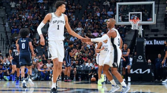 1730299852882026979.png 马刺签下保罗“一人两用”,他兼顾教练和球员双身份