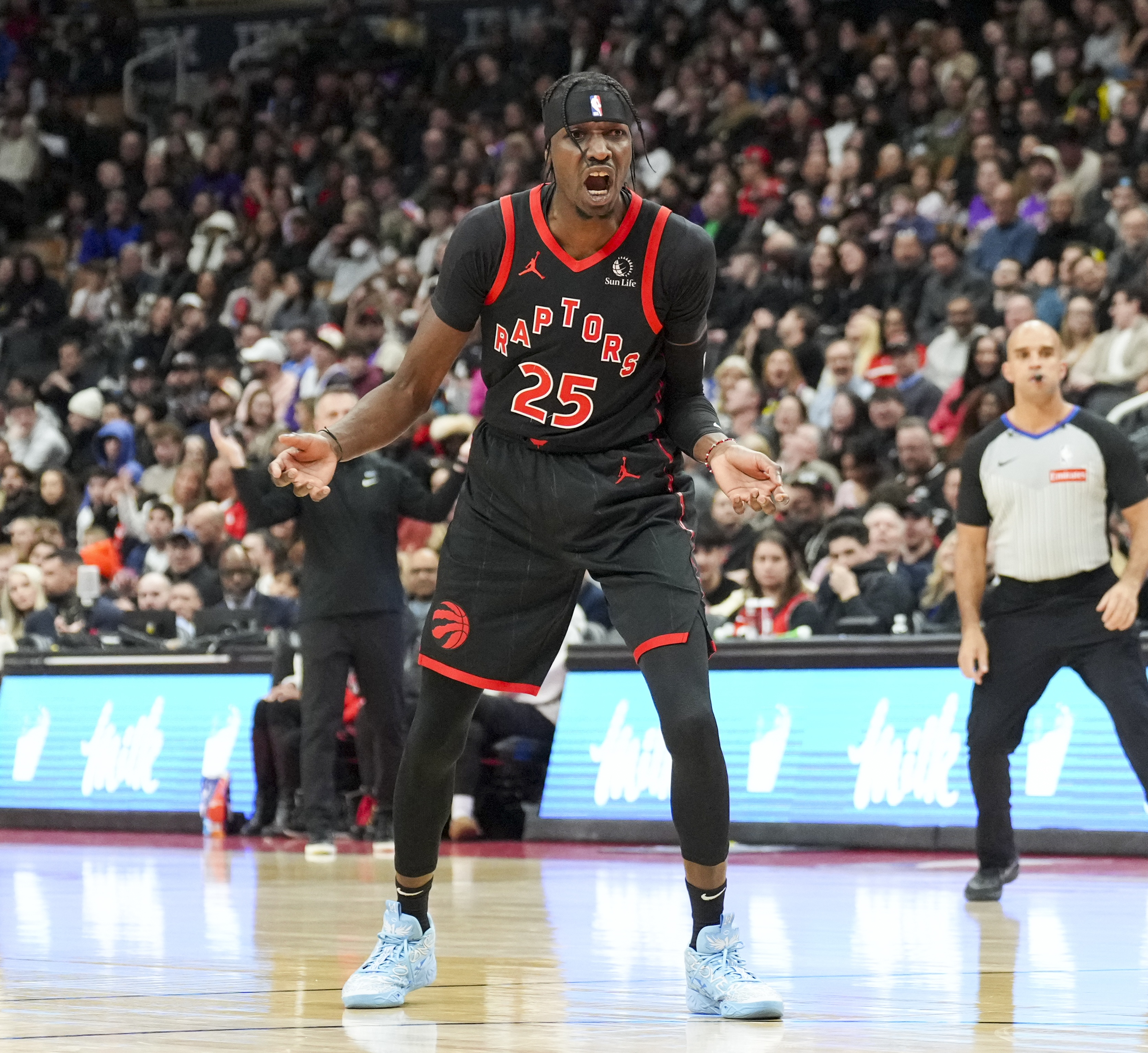 线上投注-新赛季大前锋实力盘点：字母哥与浓眉领衔，西亚卡姆阿德巴约霍姆格伦紧随其后