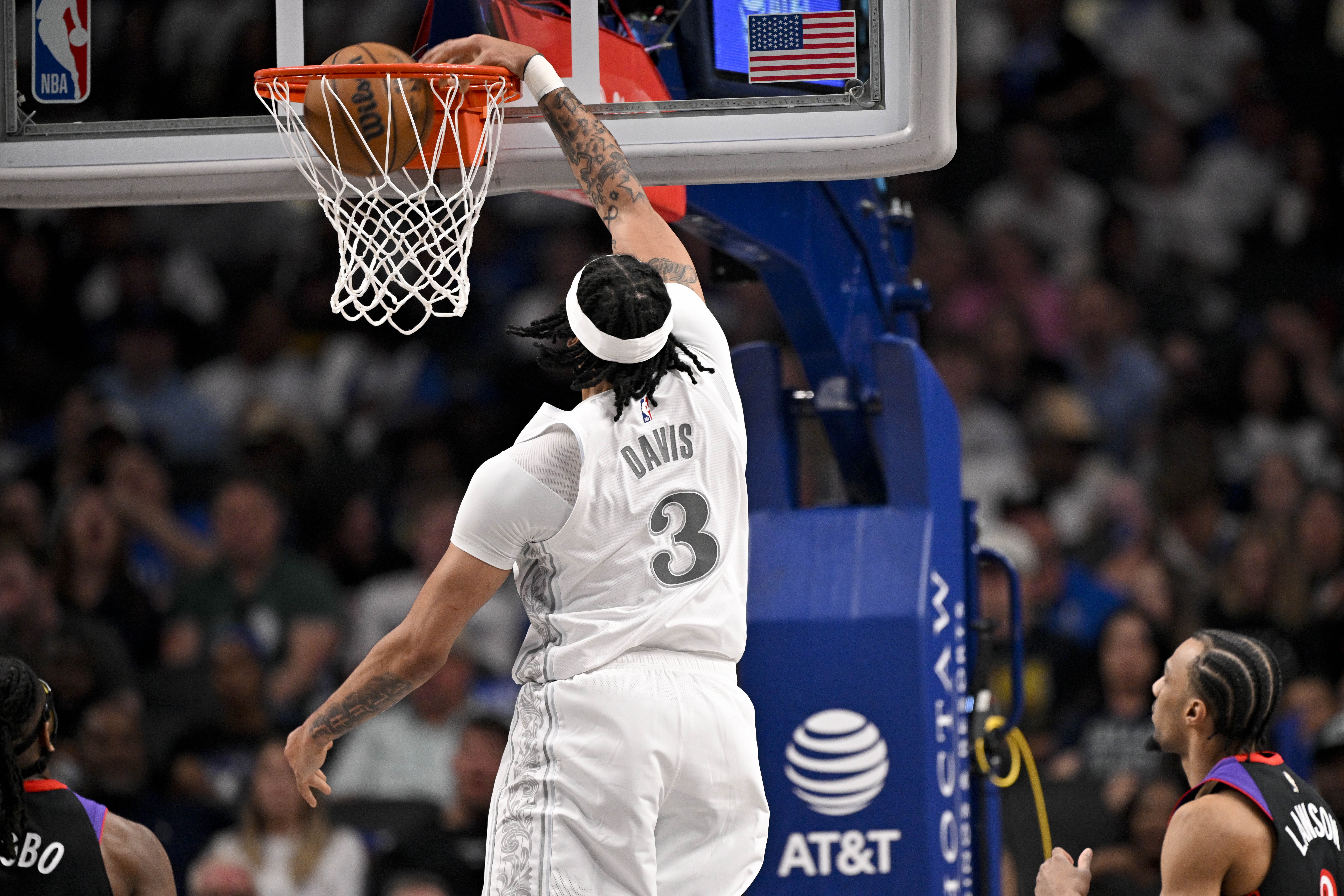 线上投注-新赛季大前锋实力盘点：字母哥与浓眉领衔，西亚卡姆阿德巴约霍姆格伦紧随其后