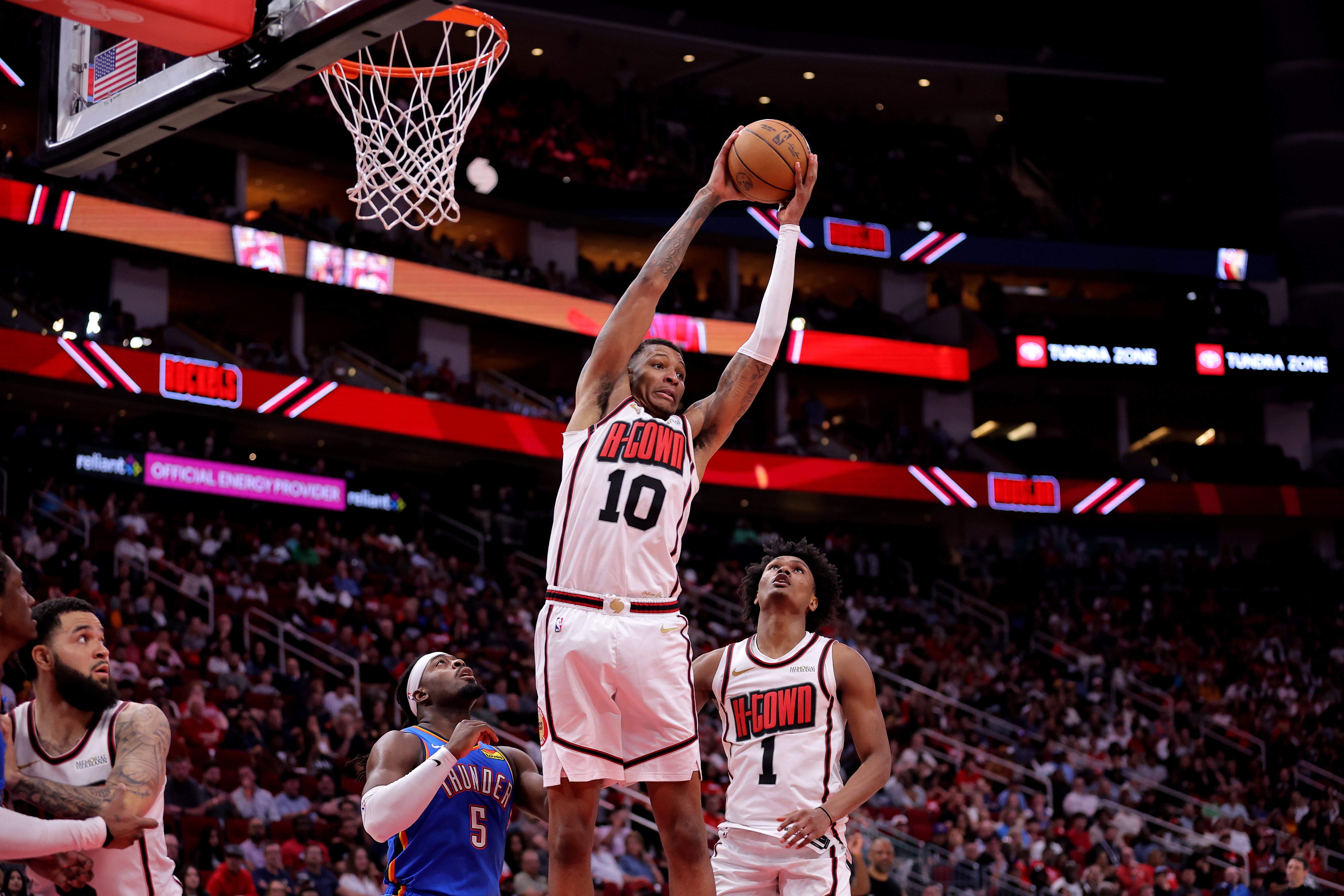 线上投注-新赛季大前锋实力盘点：字母哥与浓眉领衔，西亚卡姆阿德巴约霍姆格伦紧随其后