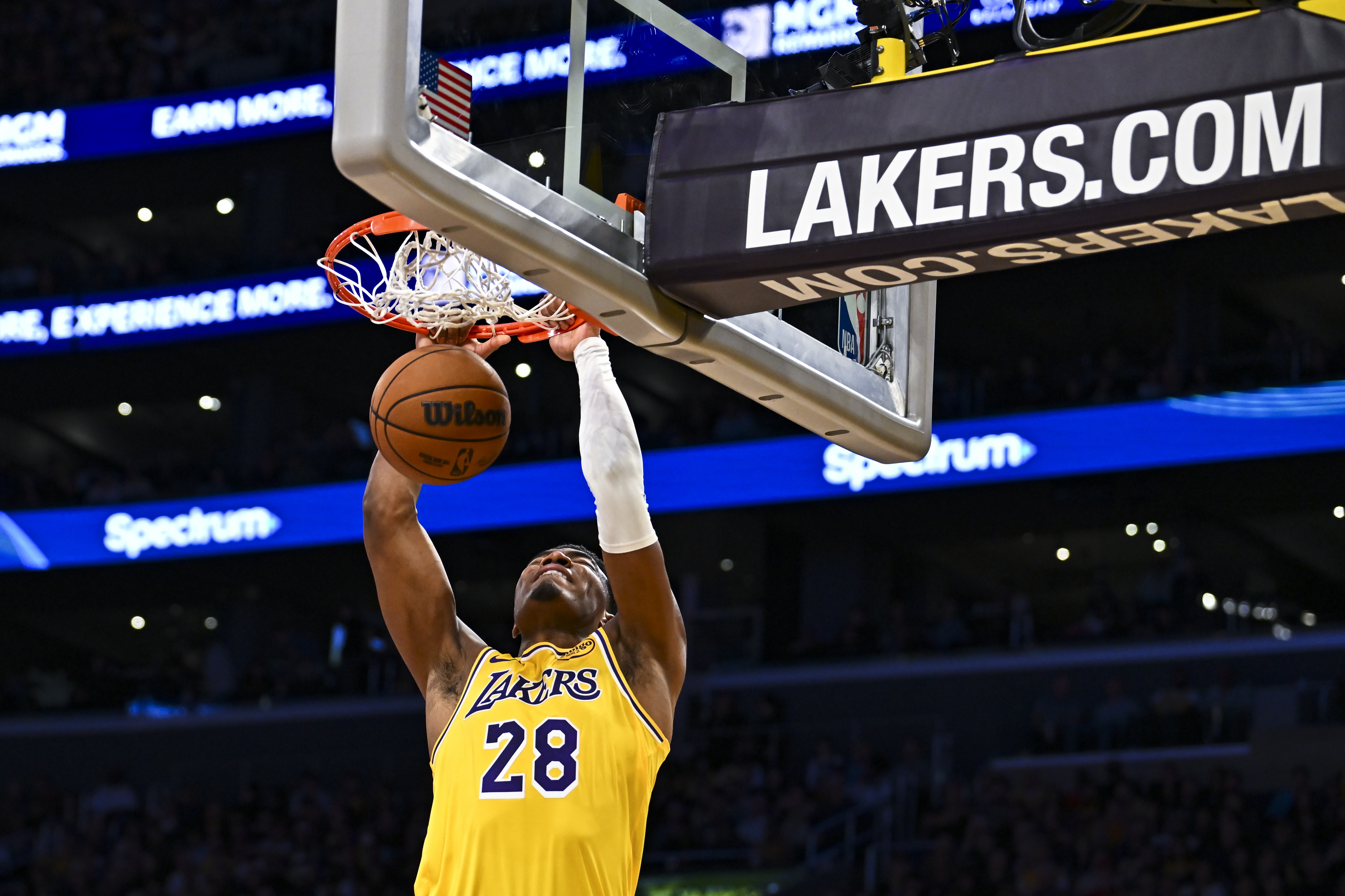 线上投注-新赛季大前锋实力盘点：字母哥与浓眉领衔，西亚卡姆阿德巴约霍姆格伦紧随其后