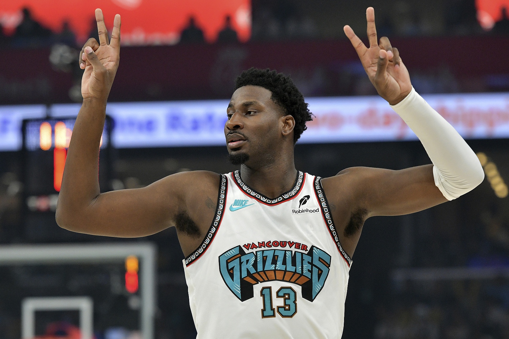 线上投注-新赛季大前锋实力盘点：字母哥与浓眉领衔，西亚卡姆阿德巴约霍姆格伦紧随其后