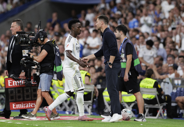 阿隆索下课内幕曝光!更衣室内讧,1.8亿巨星施压,佛爷忍痛换人|哈维·阿隆索|皇马|哈维-阿隆索|皇家马德里|哈维_新浪体育_新浪新闻