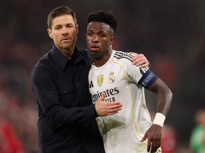 阿隆索下课内幕曝光!更衣室内讧,1.8亿巨星施压,佛爷忍痛换人|哈维·阿隆索|皇马|哈维-阿隆索|皇家马德里|哈维_新浪体育_新浪新闻