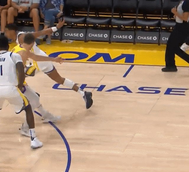 1665388238070045859.gif 俱乐部世界杯-普尔单节18分+天秀过人 科尔期待他晋级全明星