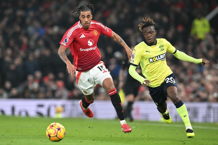 费迪南德：约罗的上限很高，他会成为顶级中卫的