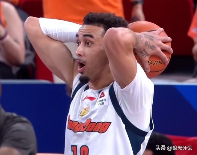 CBA排名：上海稳居第一 四队争前4白热化 季后赛尾班车名额最惨烈